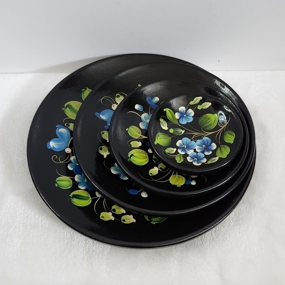 Vintage Mid Century Toll Black Painted Floral Wooden Bowl Plate Set Of 4